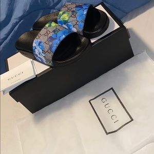 Aunthentic Gucci slide sandal. Blue floral design.
